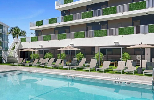 Central Beach House | 2 Ocean View Resort Units with Outdoor Pool Close to Local Gems