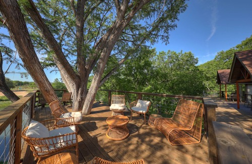 Center Point Cabin | #2 of 4 Treetop River Cabin: 6 guests +Kayaks+ Fishing+ Fire pits+ hammocks
