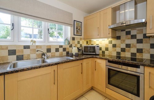 Thorpeness Apartment | 2 Ogilvie Lodge - sleeps 6 guests in 3 bedrooms
