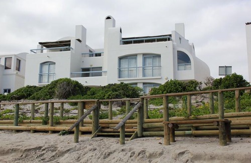 Paradise Beach Apartment | 2 On the Beach 1 Self catering