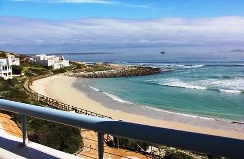 Paradise Beach Apartment | 2 On the Beach 1 Self catering