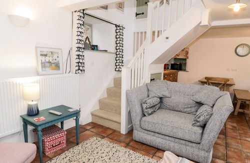 Dyffryn Ardudwy Cottage | 2 PANT HEULOG, pet friendly, with open fire in Dyffryn Ardudwy