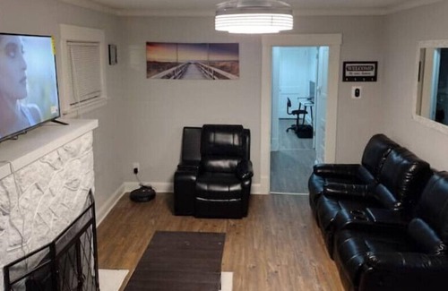 Austintown House | 2 Peaceful Homes in 1