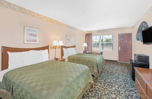Pecos Hotel | 2 Pet-friendly Lodging Close to West of the Pecos Museum! W/Seasonal Pool!