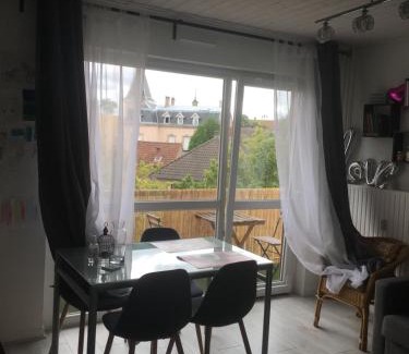 Devant-les-Ponts Apartment | 2 Pièces - Quartier Calme - Parking gratuit