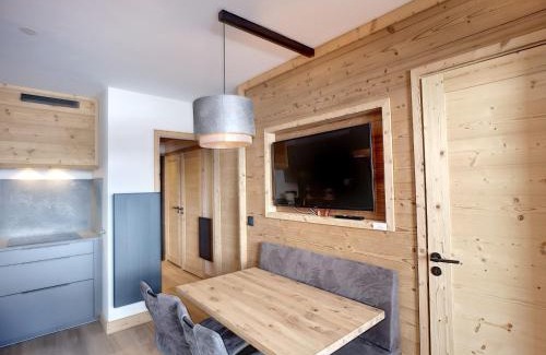 Les Bruyeres Apartment | 2 pièces rénové 4 pers, ski aux pieds, balcon, WiFi, au pied des pistes ! - FR-1-178-309