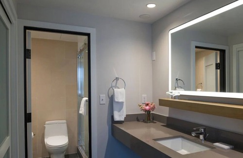 Downtown Portland Hotel | 2 Portland Lux Units: Spacious, Comfy & Prime Location | Iconic Stay w/City Flair