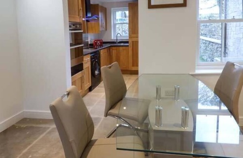 Blackwell in the Peak Cottage | 2 PRIMITIVE CROFT, pet friendly, with open fire in Chelmorton