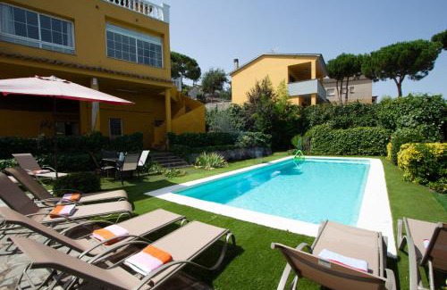 Mont Barbat Villa | 2 Private Abodes in One Magnificent Villa!