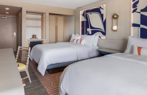 Islamorada Hotel | 2 Queen Bed Rooms w/Balcony, 3 Outdoor Pools, Free Parking & Pet Friendly