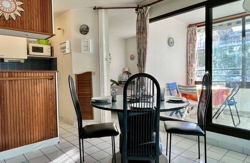 Plage d'Argeles Apartment | 2-Room Apartment w/Cabin, Sea-Near, Port View, Elev, Parking, TV, Pet-Friendly, Sleeps 4