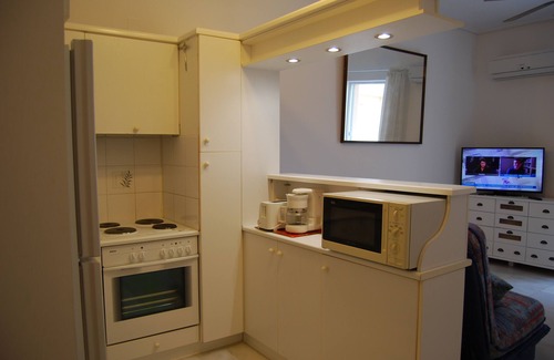 Kalamata Apartment | 2-ROOM APARTMENT FACING THE BEACH WITH SEA VIEW