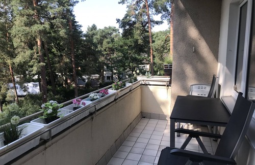Nikolassee Condo | 2-room apartment in Berlin-Zehlendorf, in close proximity to Schlachtensee.