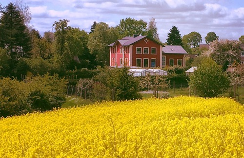 Quarnbek Apartment | 2-room apartment in the Villa Landwehr Kiel and near the canal