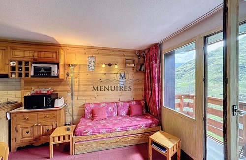 Les Bruyeres Apartment | 2-room cabin apt for 5, near slopes, parking, Wi-Fi, pets allowed