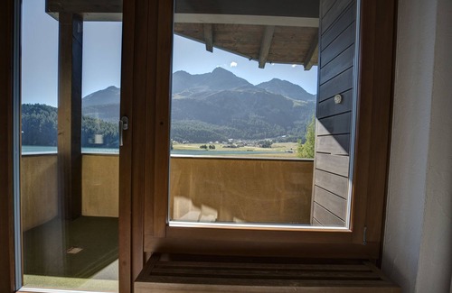 Silvaplana Apartment | 2-room flat with lake view on the 2nd floor
