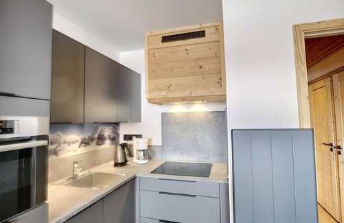 Les Bruyeres Apartment | 2-room renovated, 4 pers, ski-in/ski-out, balcony, WiFi!