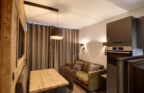 Les Bruyeres Apartment | 2-room renovated, 4 pers, ski-in/ski-out, balcony, WiFi!