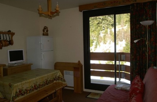 Le Pleynet Apartment | 2-Room Ski-In/Ski-Out Apartment with Balcony and Elevator