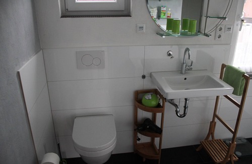 Gevelsberg House | 2 rooms in the "WG-Haus"/guest house, quiet location, single room and double room with private bathroom