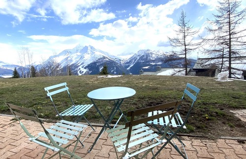 La Rosiere Apartment | 2 rooms + mountain corner, south-facing garden level, covered parking and wifi