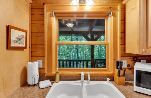 Maggie Valley Cabin | 2 Side-By-Side Cabins/Sleeps 25/Hot Tubs/Fire Pits/Pool Table/Easy access