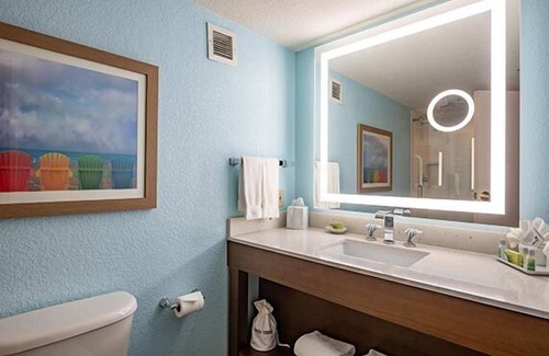 Osage Beach Hotel | 2 Sleek Units in the Heart of Missouri! Onsite Pool, Free Parking