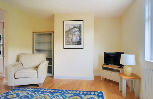 Axmouth House | 2 SOUTHCOMBE TERRACE, pet friendly, with a garden in Axmouth