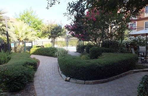 Las Colinas Apartment | 2 Spaces Pet-friendly Property w/Free Parking, Near Parmenter Gazebo Garden!