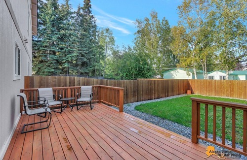 University Area Condo | 2 Spacious 4-bedroom condo in charming Anchorage with WiFi in UMED district