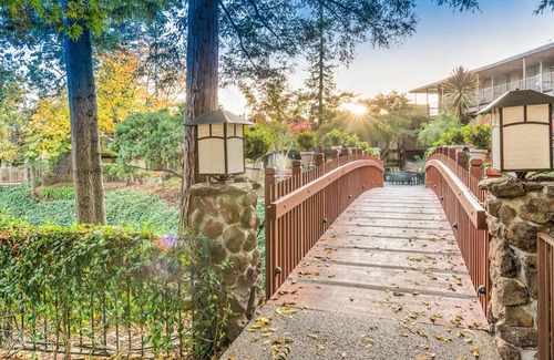 Barron Park House | 2 Spacious Room with Free Breakfast, Heated Pool & Parking Near Stanford