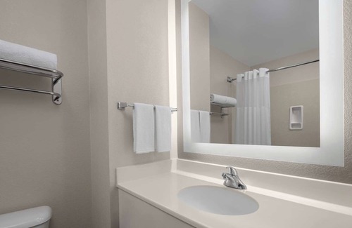 Snail Hotel | 2 Spacious Suites w/Kitchen Near Local Golf Courses – Ideal for Leisure Golfers