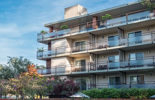 Barron Park House | 2 Spacious Unit with Heated Pool, Free Breakfast & Parking Near Stanford