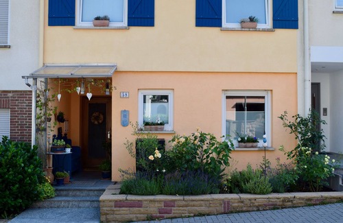 Neustadt an der Weinstrasse Apartment | 2-storey apartment with a fantastic view for couples, small groups and musicians