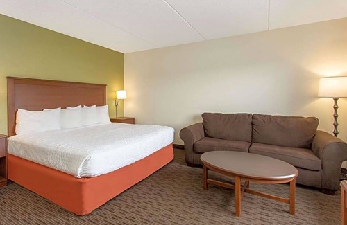 Laurium Hotel | 2-Star Hotel ∙ AmericInn by Wyndham Calumet