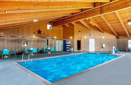 Laurium Hotel | 2-Star Hotel ∙ AmericInn by Wyndham Calumet