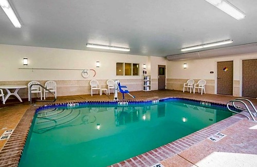 Fernley Hotel | 2-Star Hotel ∙ Comfort Suites Fernley