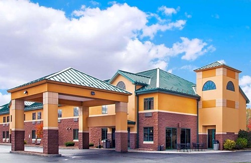Brewerton Hotel | 2-Star Hotel ∙ Days Inn by Wyndham Brewerton/ Syracuse near Oneida Lake