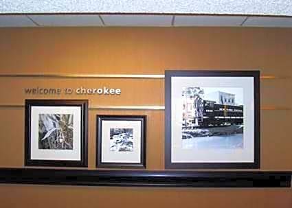 Cherokee Hotel | 2-Star Hotel ∙ Hampton Inn By Hilton Cherokee