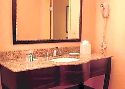 Ada Hotel | 2-Star Hotel ∙ Hampton Inn and Suites Ada