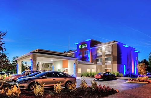 Newberg Hotel | 2-Star Hotel ∙ Holiday Inn Express Newberg - Wine Country, an IHG Hotel