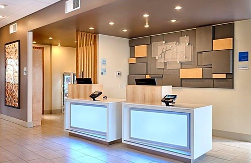 Keizer Hotel | 2-Star Hotel ∙ Holiday Inn Express & Suites Salem North - Keizer, an IHG Hotel