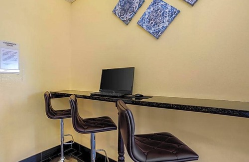 Phenix City Hotel | 2-Star Hotel ∙ Quality Inn Phenix City Columbus