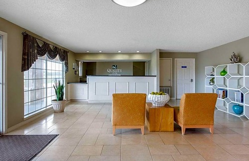 Clute Hotel | 2-Star Hotel ∙ Quality Inn Clute Freeport