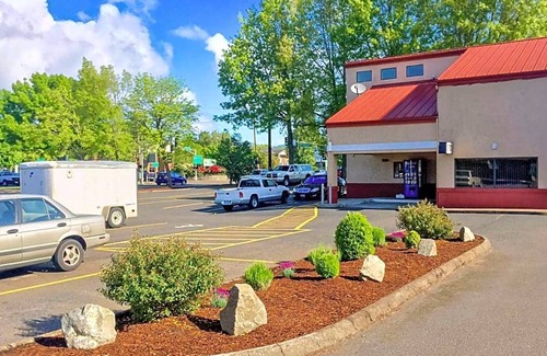Corvallis Hotel | 2-Star Hotel ∙ Rodeway Inn Willamette River