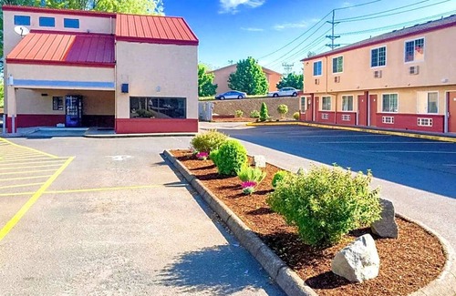 Corvallis Hotel | 2-Star Hotel ∙ Rodeway Inn Willamette River