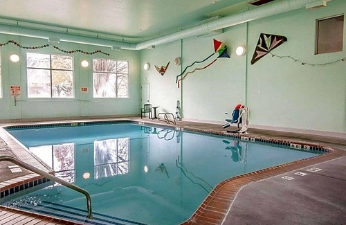 Lloyd District Hotel | 2-Star Hotel ∙ Quality Inn Downtown Convention Center Portland