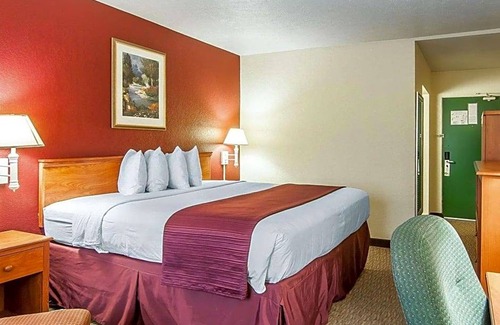 Lloyd District Hotel | 2-Star Hotel ∙ Quality Inn Downtown Convention Center Portland