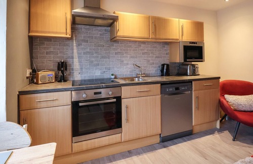 Gwersyllt House | 2 STONELEIGH COTTAGE, pet friendly, with a garden in Gwersyllt