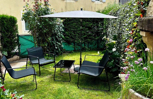 Bergerac House | 2 Storey House with garden, central Bergerac, spacious and bright. Parking privé